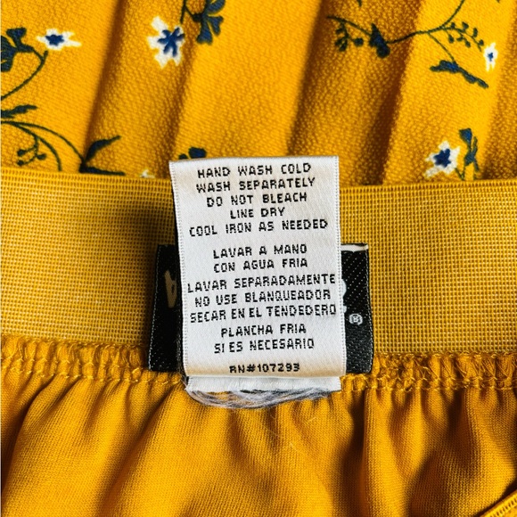 Andi + James Pleated Printed Skirt, Beautiful Floral Pattern, Size Med - Picture 5 of 9